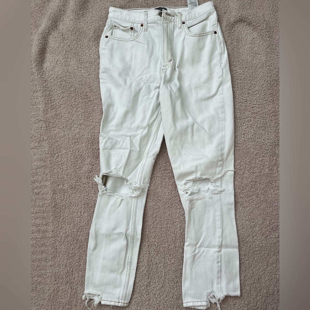 Abercrombie and Fitch mom jeans